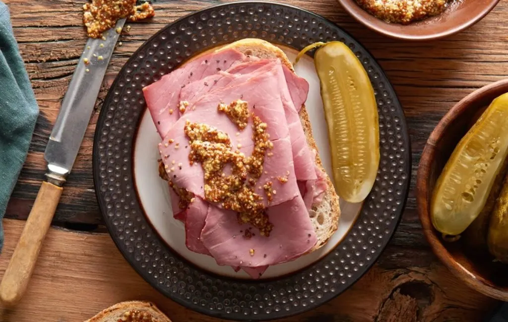 8 ماده‌ی غذایی خطرناک برای افراد درگیر با فشار خون بالا