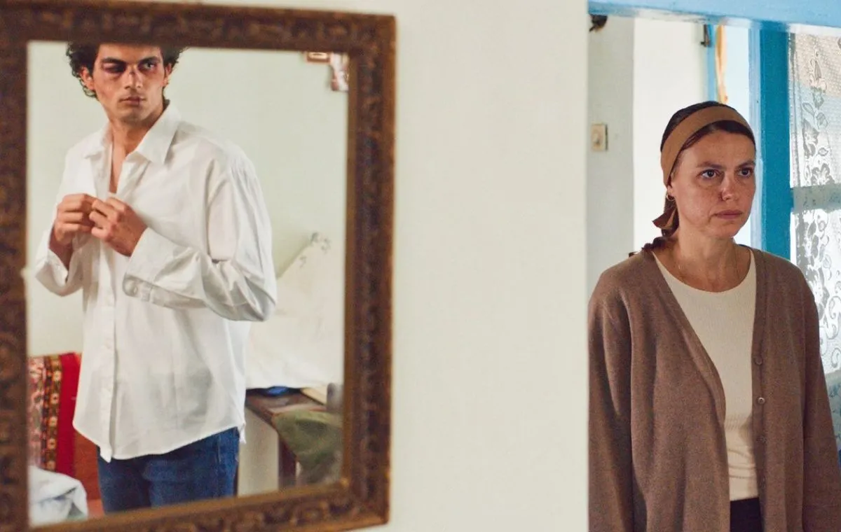 نقدها و نمرات فیلم سه کیلومتر تا پایان جهان