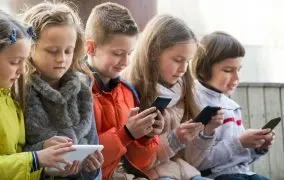 بهترین گوشی برای دانش آموزان