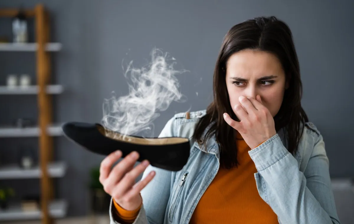 از بین بردن بوی بد کفش