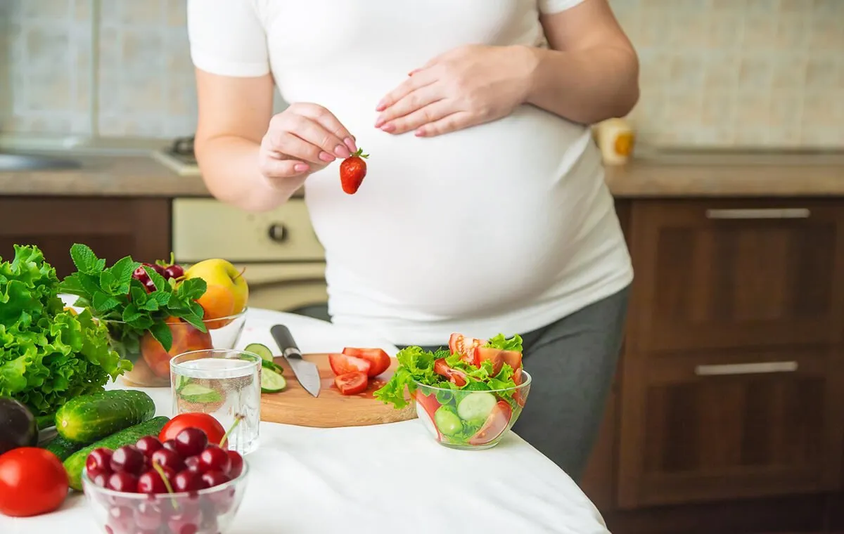 تغذیه‌ی مناسب برای سفر با قطار در دوران بارداری