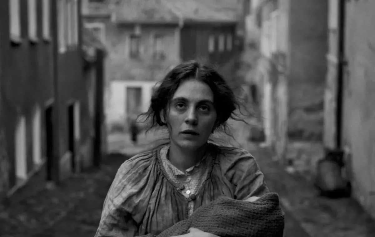 نقدهای فیلم دختری با سوزن