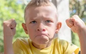 زدن والدین توسط کودک