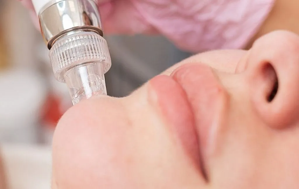 روش انجام هیدرودرمی پوست