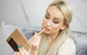 رژلب حرارتی روی لب