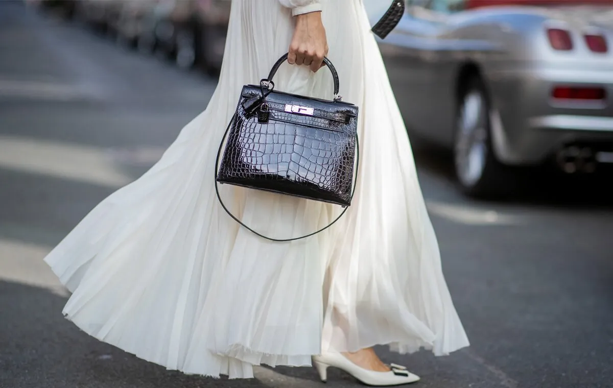 دامن‌های ترند ۲۰۲۴؛ در سال جدید چه نوع دامن‌هایی مد هستند؟