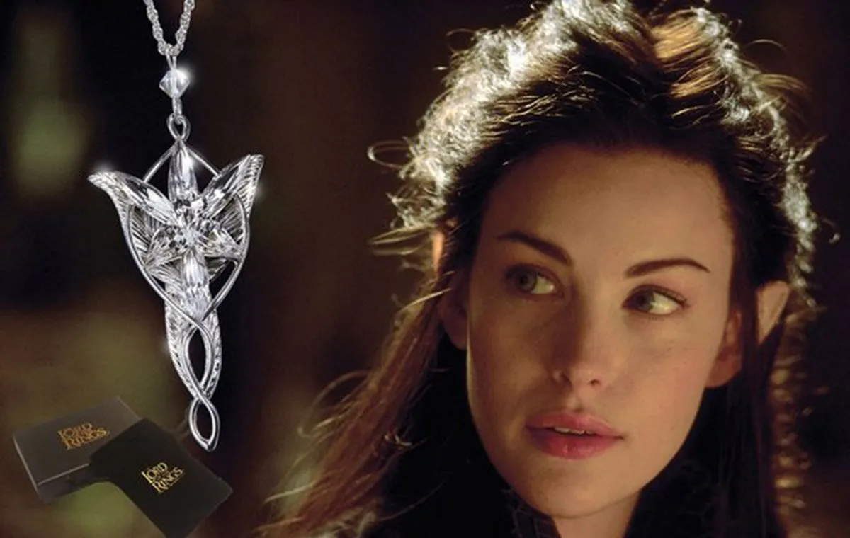 جواهر برتر سینما گردنبند ایون‌استار آرون در «ارباب حلقه‌ها: دو برج»