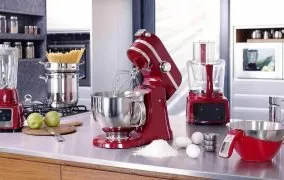 لوازم برقی آشپزخانه به رنگ قرمز