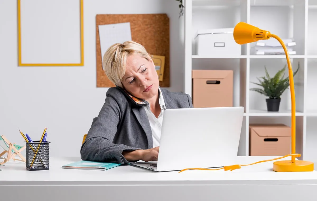 آشنایی با نحوه‌ی صحیح نشستن پشت میز مطالعه