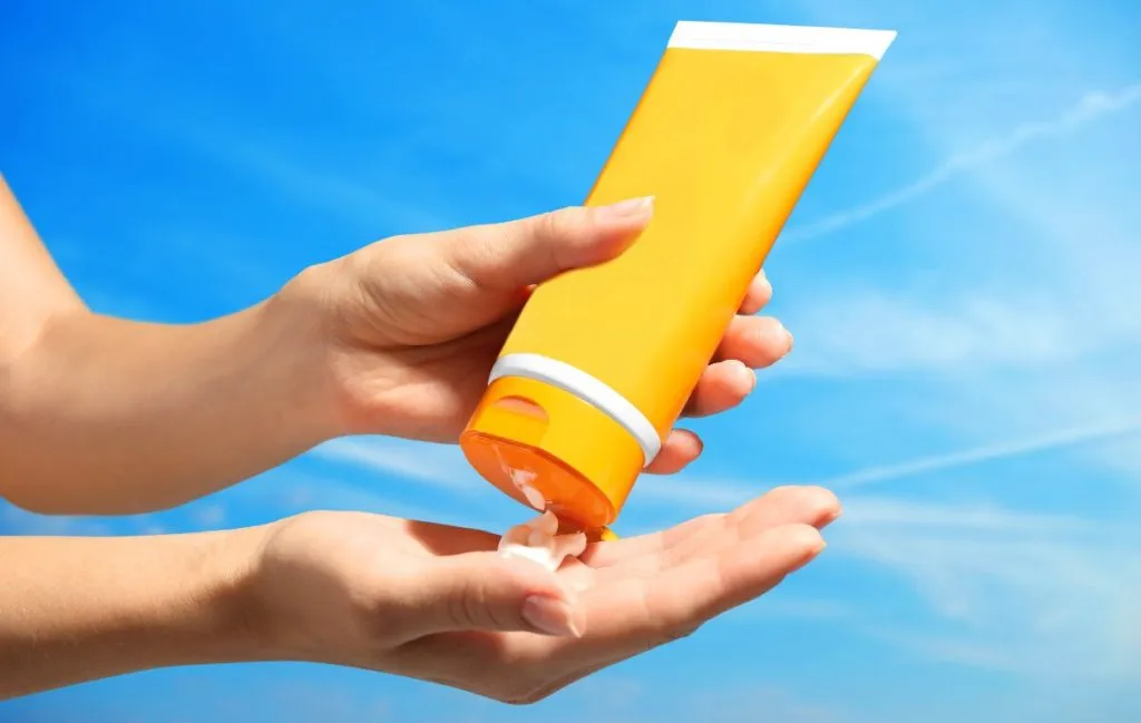 بهترین ضد آفتاب برای شنا