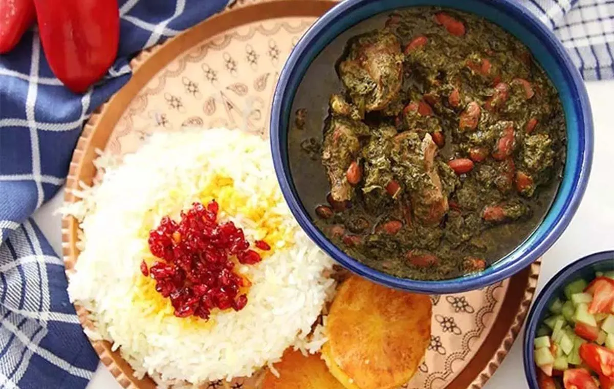 طرز تهیه قرمه سبزی با مرغ و رب انار