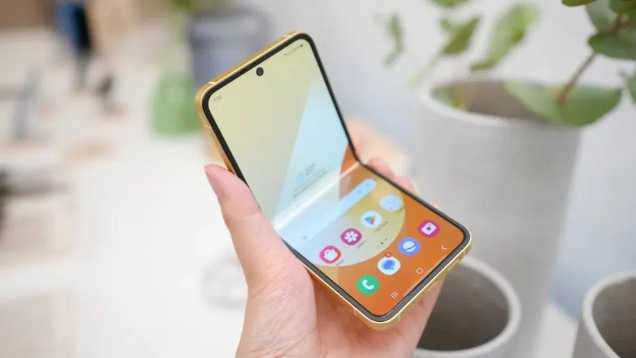 قابلیت های گلکسی زد فلیپ 6