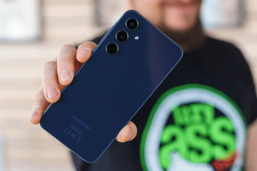 گلکسی A55 در مقابل پوکو F5؛ طراحی و کیفیت ساخت