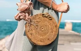 روش‌های استایل کردن کیف حصیری و قلاب بافی