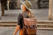 استایل توریستی با کوله پشتی