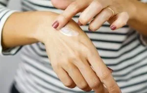 بهترین کرم ترمیم کننده جای بخیه خارجی و ایرانی