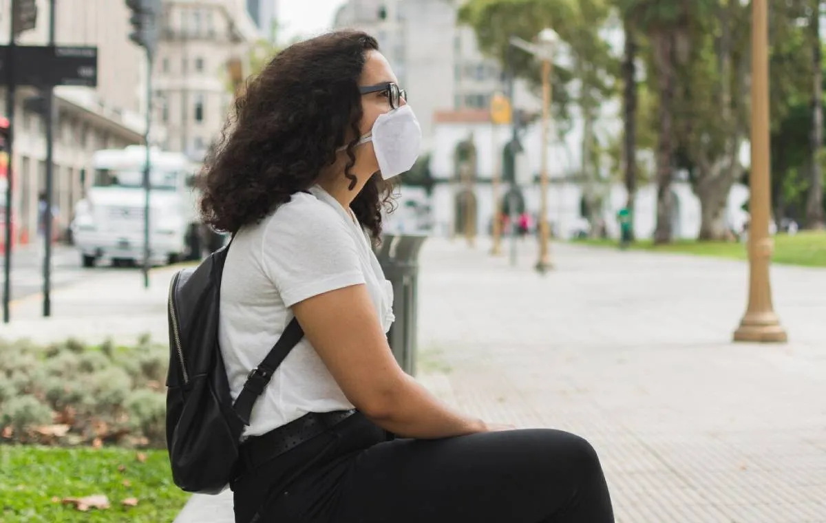 تی‌شرت و کوله‌پشتی