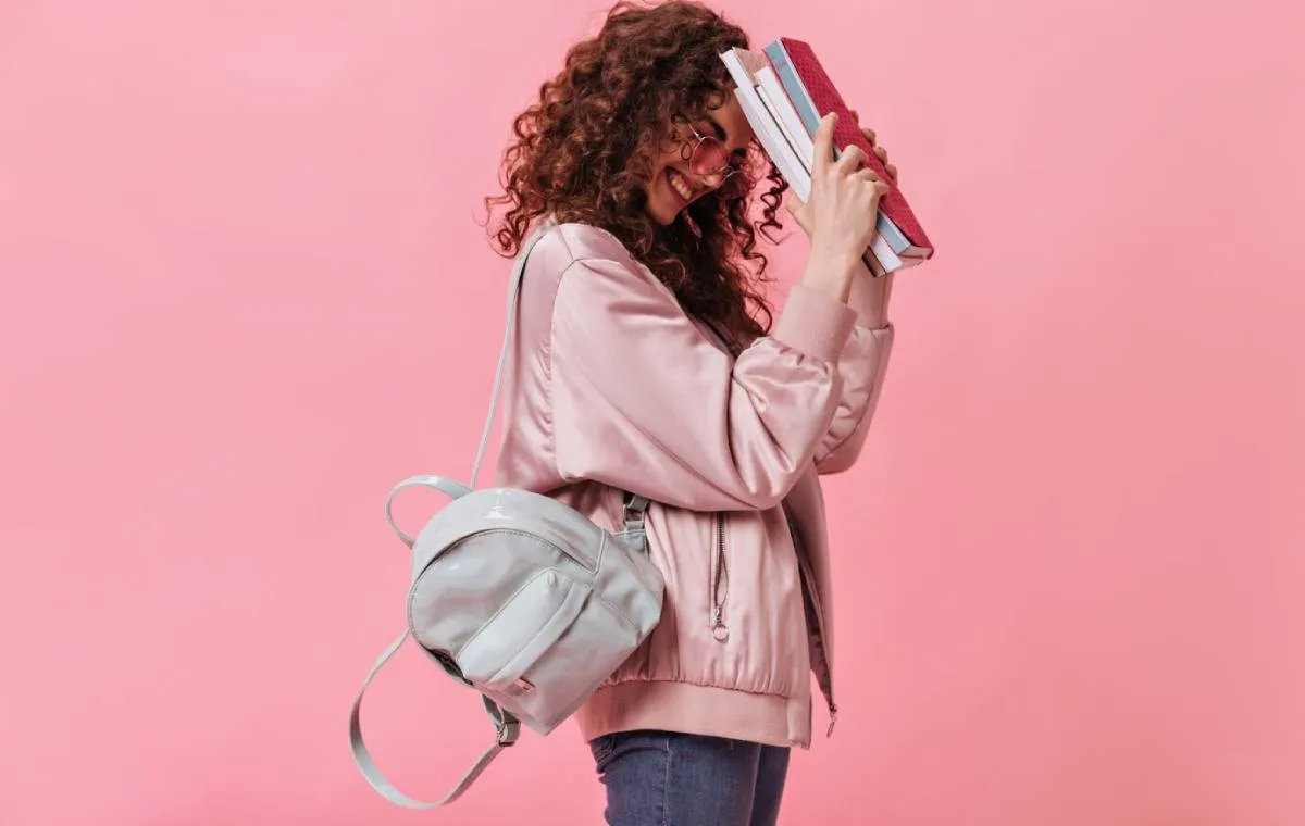 استایل دانشگاهی با کوله پشتی