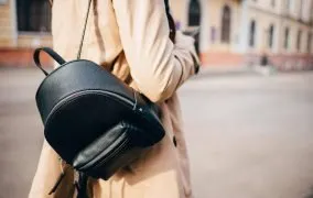 استایل زیبای زنانه با کوله پشتی