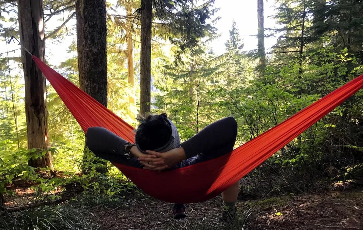 هنگام انتخاب ننو طبیعت‌گردی، توجه به لوازم جانبی مناسب بسیار مهم است