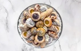 شیرینی خوری