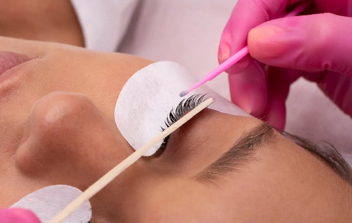 کاشت مژهی والیوم چقدر ماندگاری دارد؟