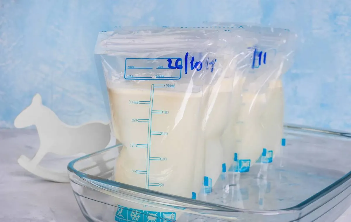 علائم فاسد شدن شیر مادر