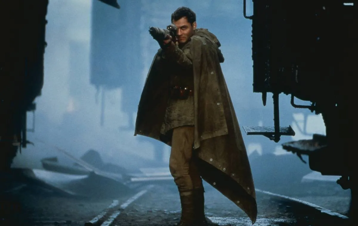 دشمن پشت دروازه‌ها