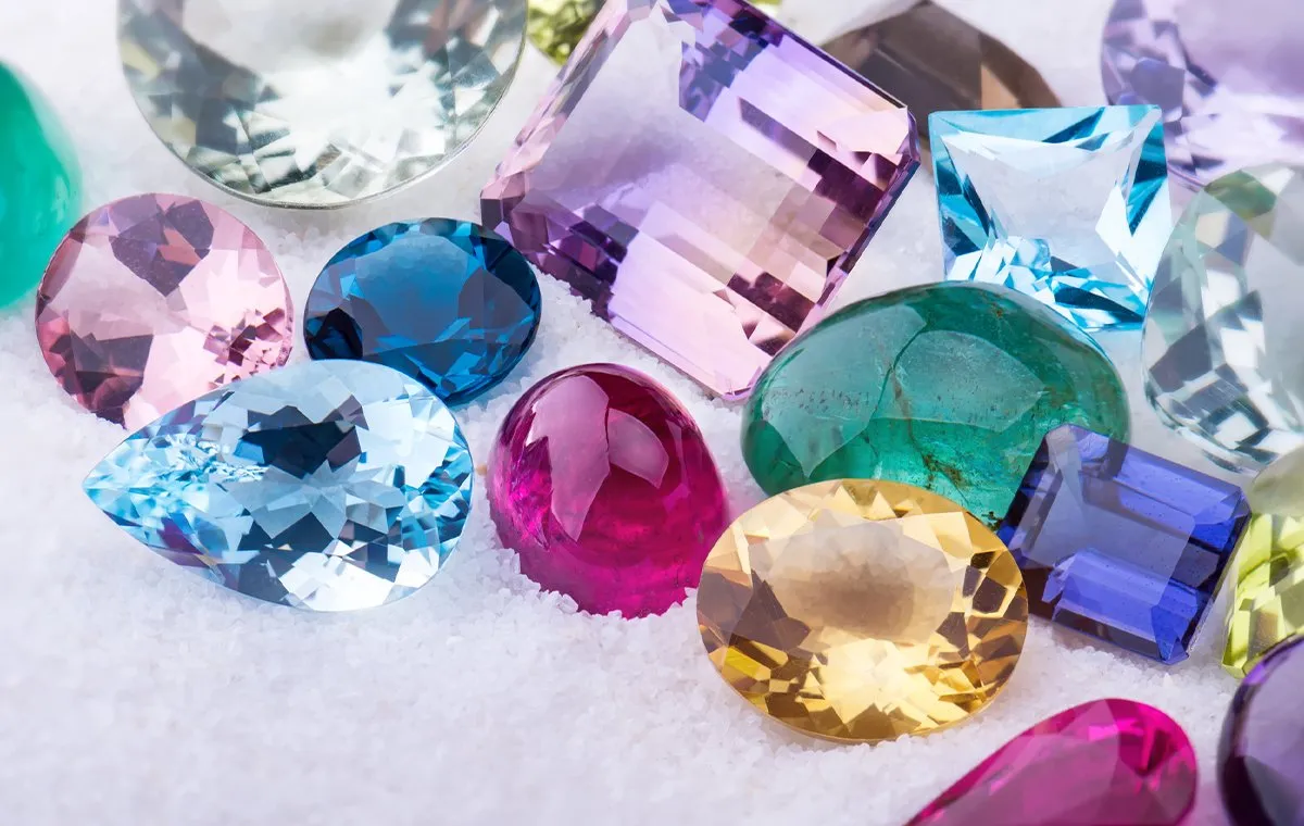 سنگ ماه تولد چیست؟ آشنایی با انواع سنگ ماه تولد فروردین تا اسفند