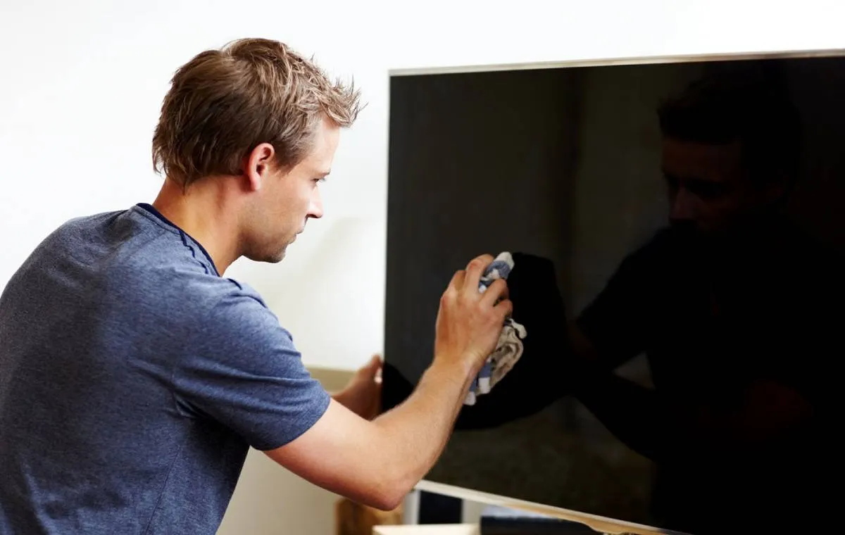 تميز كردن شيشه تلويزيون