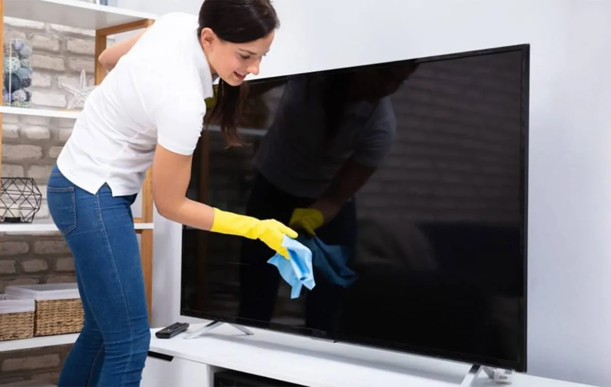 تکنیک تمیز کردن شیشه تلویزیون