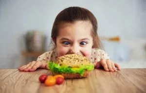 چرا کودک من همیشه گرسنه است؟