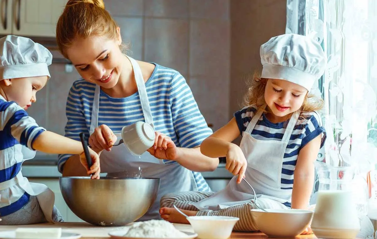 مهارت‌های آشپزی که هر کودکی می‌تواند یاد بگیرد