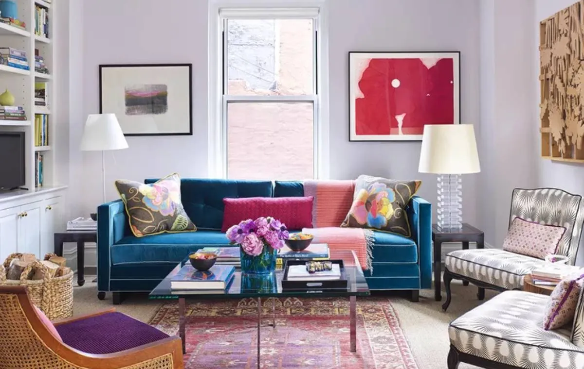 دکوراسیون اتاق نشیمن با مبلمان رنگی