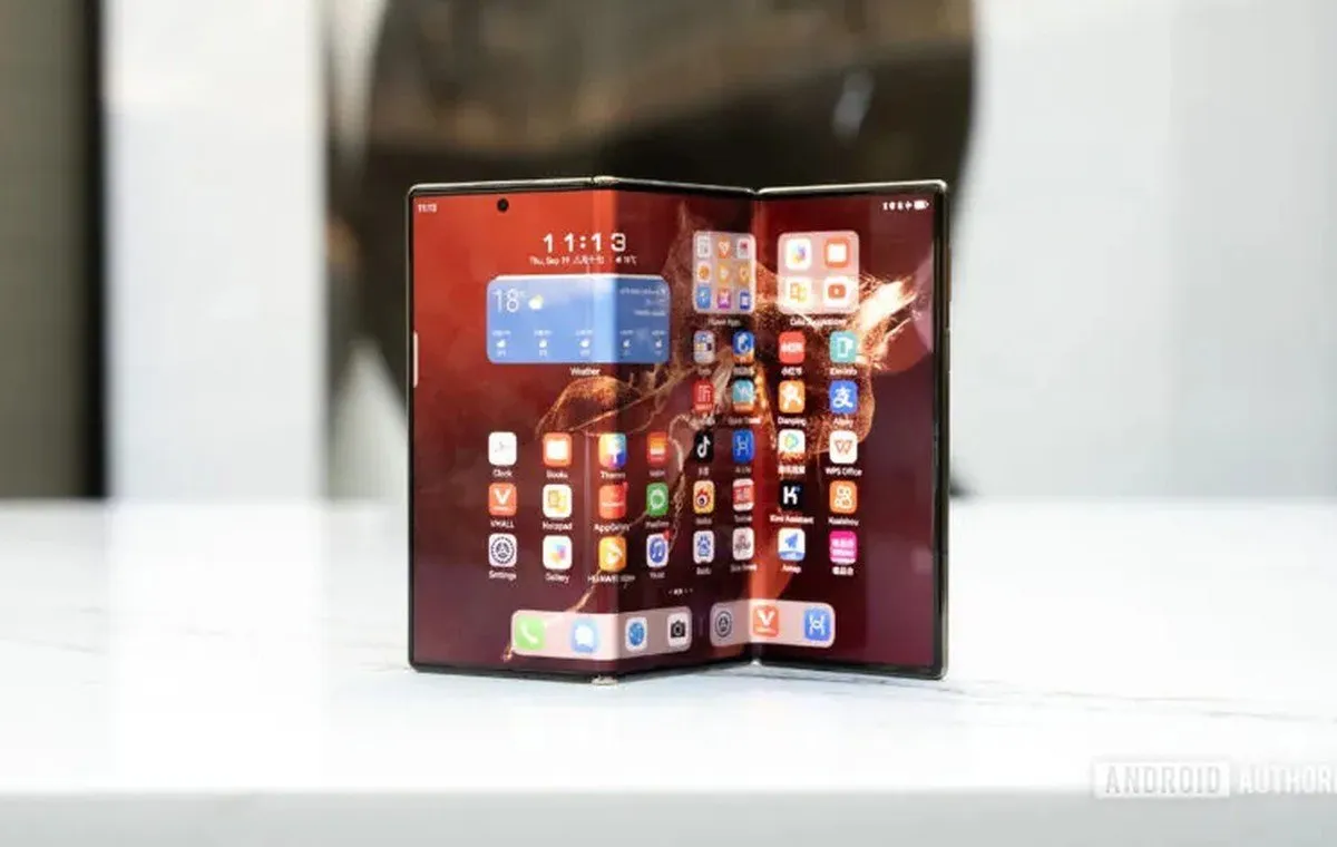 گوشی تاشو با دو لولا