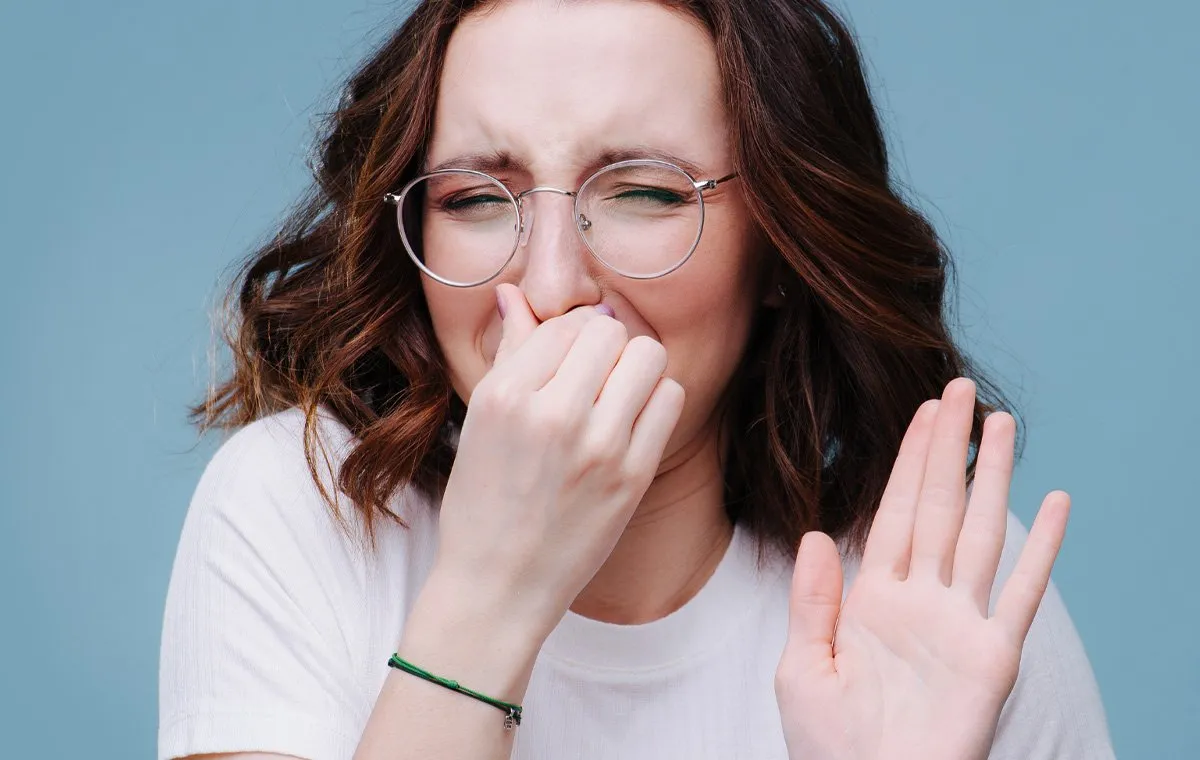 کمبود کدام ویتامین باعث بوی بد عرق می‌شود و نقش ویتامین دی چیست؟