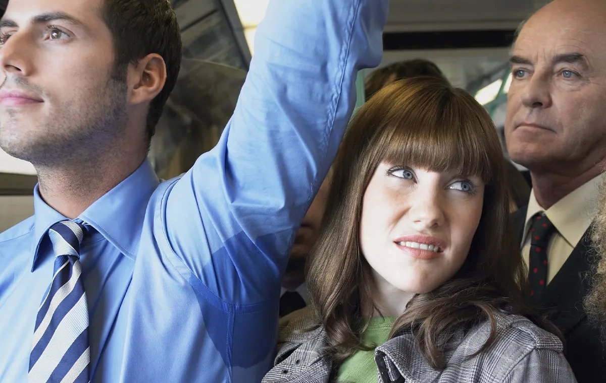 گاهی بوی بد بدن نشانه‌ی مشکلات پزشکی مانند دیابت، اختلالات تیروئید یا هیپرهیدروزیس (تعریق بیش‌ازحد) است.