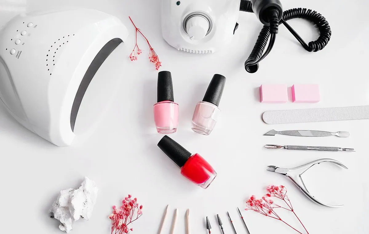 کاور ناخن چیست و چه مزایا و معایبی دارد؟