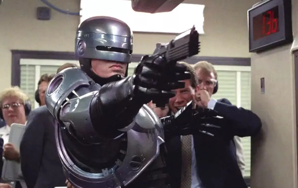پلیس آهنی (Robocop)