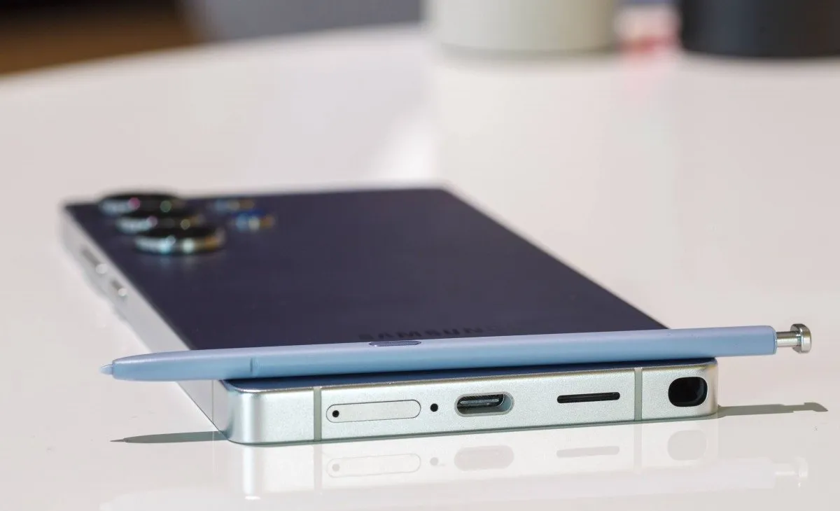 نمایی از فریم پایینی Galaxy S25 Ultra