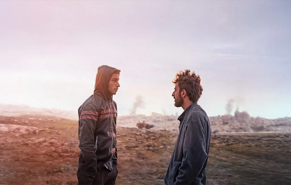 هیچ سرزمین دیگری. استودیوی فیلم‌سازی