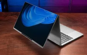 نگاه نزدیک به لپتاپ با نمایشگر تاشو لنوو ThinkBook Flip (نمایشگاه MWC 2025)