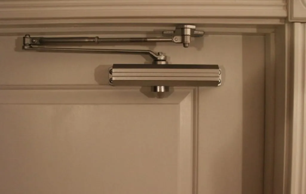 معرفی بهترین آرام بند درب شیشه‌ای