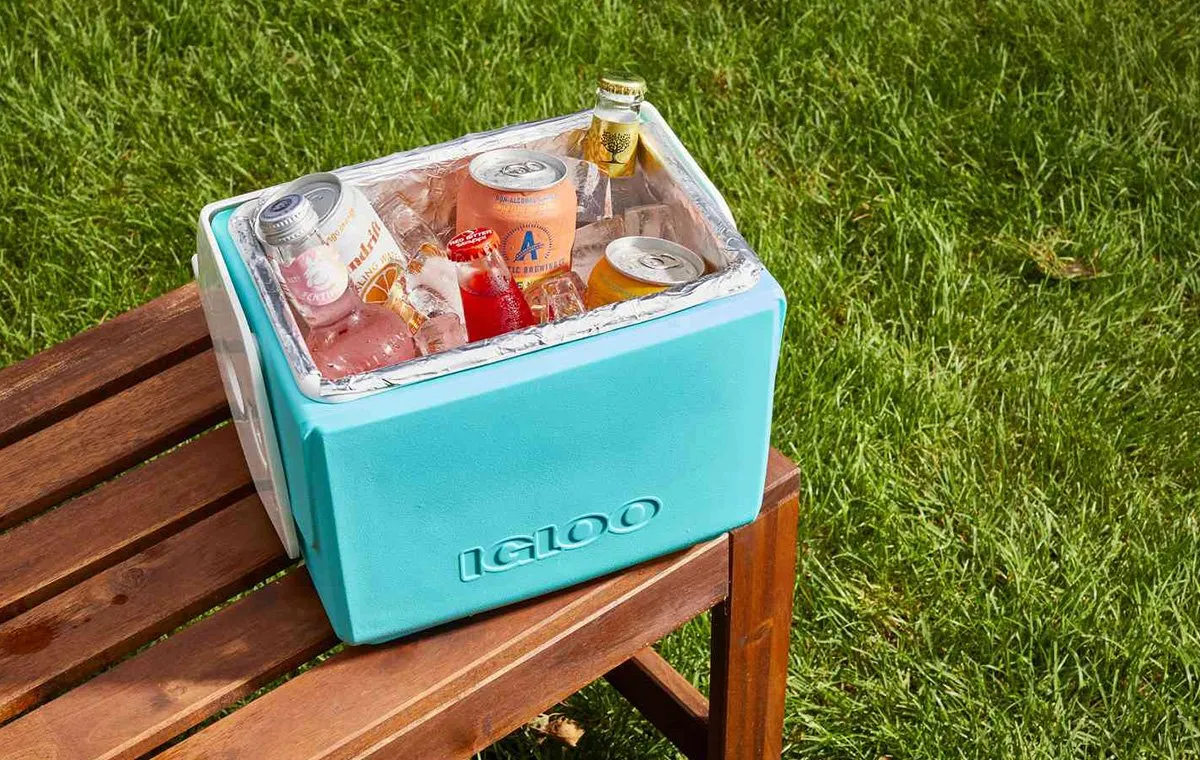 کول باکس سخت یکی از انواع یخدان مسافرتی در راهنمای خرید کول باکس مسافرتی