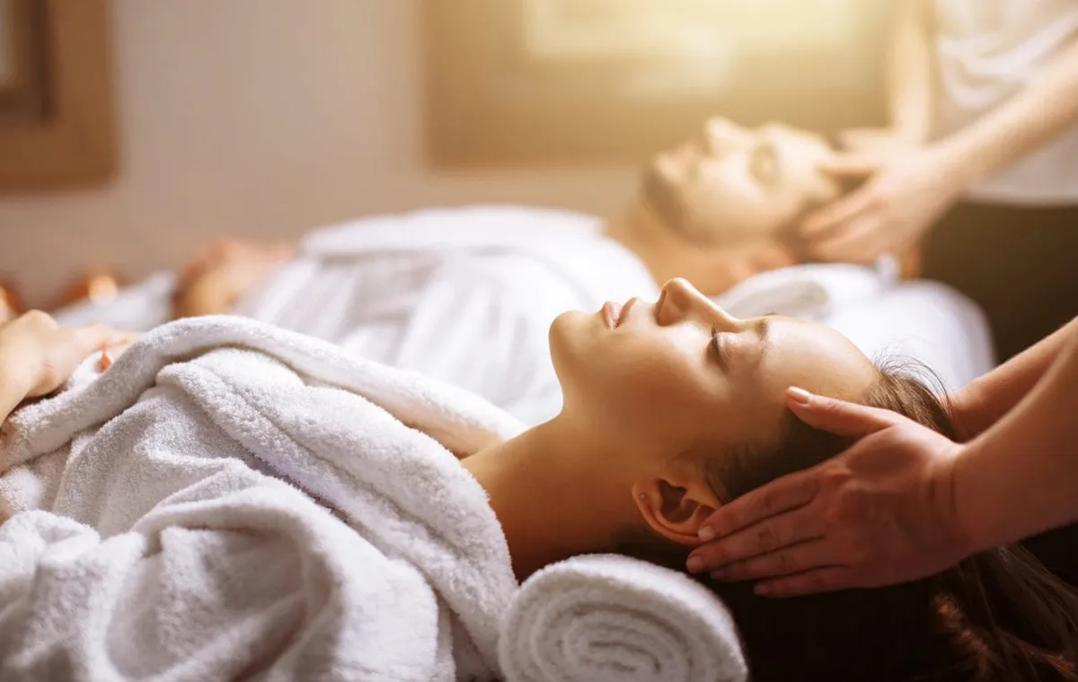 کاهش فشار خون و رهایی از گرفتگی‌های عضلانی سر، یکی از فواید ماساژ کف سر