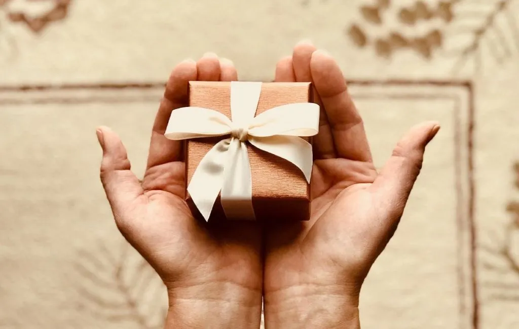 بهترین هدیه برای روز معلم در دهه شصت