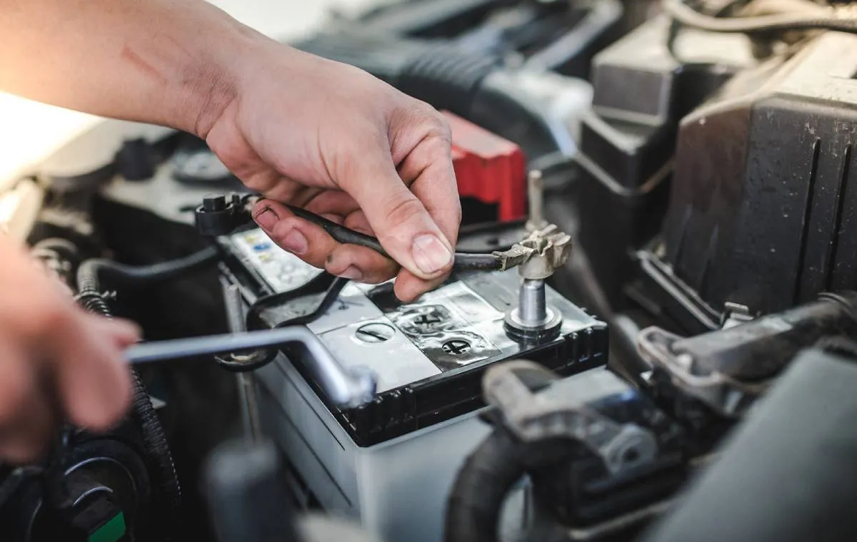 هنگام خوابیدن باتری خودرو چه باید کرد؟ 