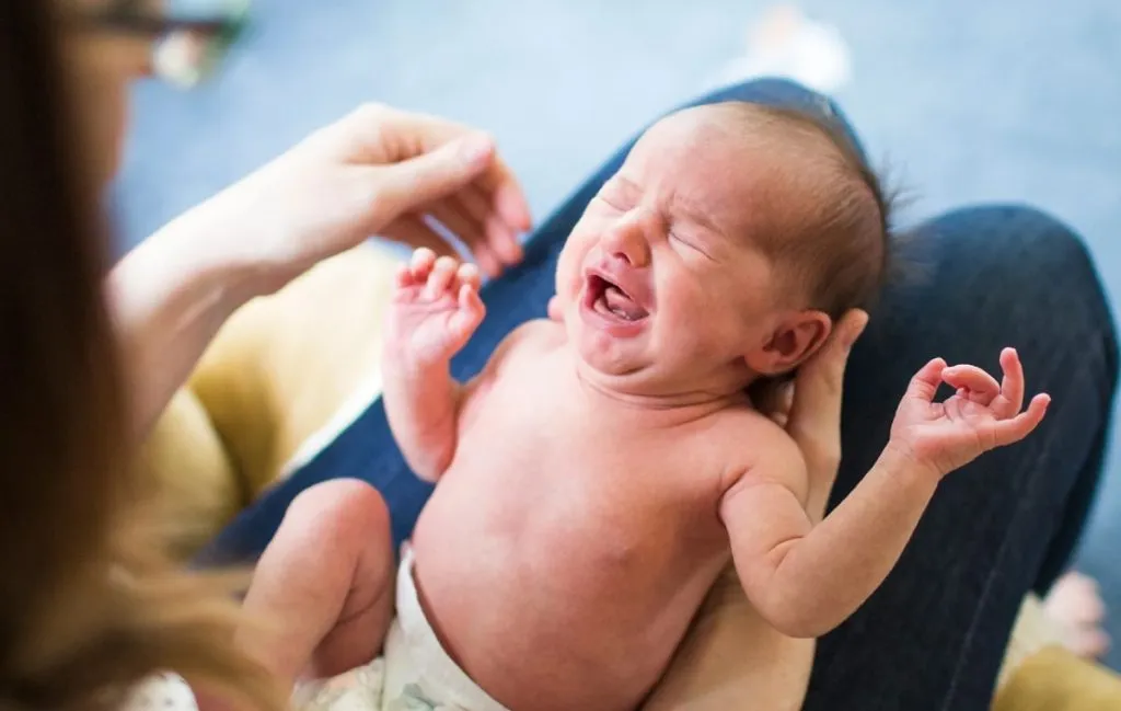 نوزادان می‌توانند خود را بترسانند