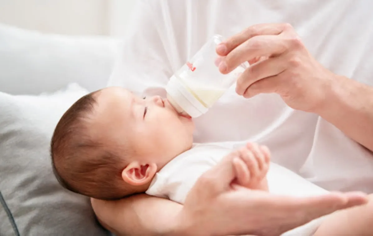 راهنمای ترکیب تغذیه با شیر خشک در کنار شیر مادر