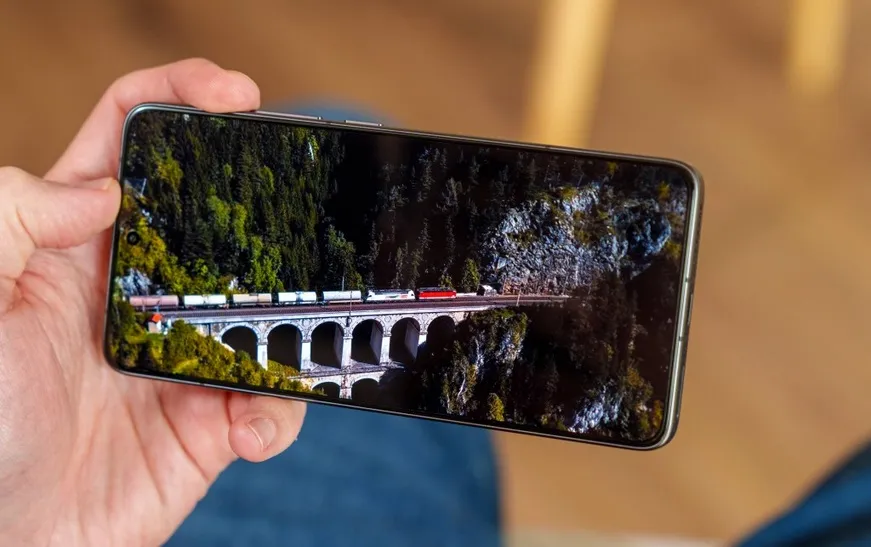 نمایشگر Poco F8